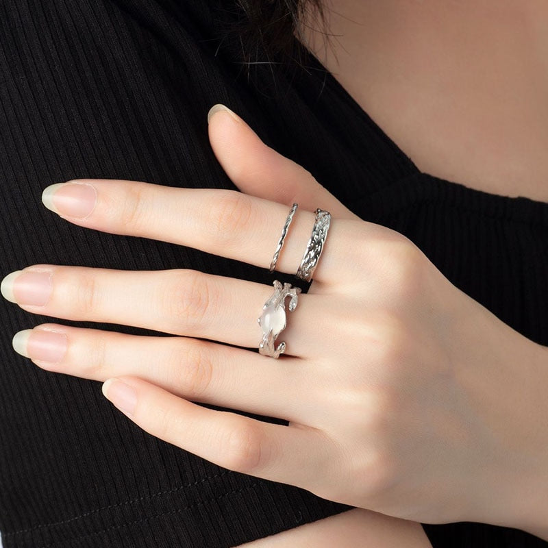 Ventfille Irregular White Agate Ring